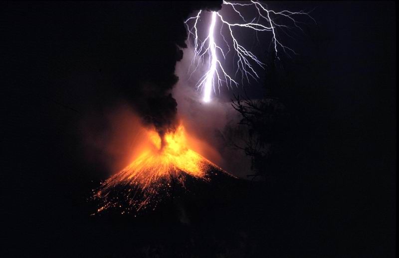 Erupsi Gunung Taal Mengeluarkan Petir, Mengapa Bisa Muncul Petir Saat