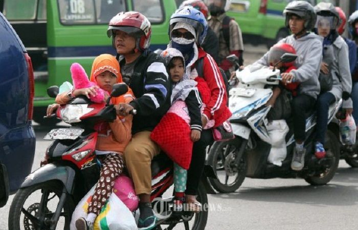 Pemotor Sadarlah Beredar Larangan Boncengan Motor Lebih Dari 2 Orang Pilih Penjara Atau Denda Motorplus