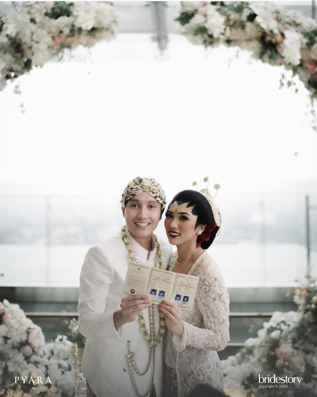 Resmi Menikah Hari Ini Cantiknya Isyana Sarasvati Dalam Balutan Kebaya Adat Jawa Saat Akad Nikah Hari Patah Hati Nasional Semua Halaman Stylo