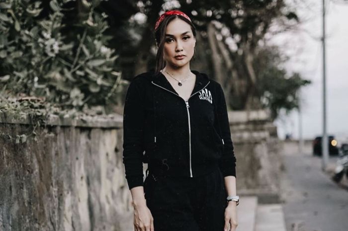 Bikin Bulu Kuduk Merinding Bisa Lihat Sosok Hantu Sejak Usia 8 Tahun Sara Wijayanto Akui Pernah Didatangi Makhluk Halus Yang Masuk Ke Dalam Kamarnya Mereka Mau Bercerita Semua Halaman Pop Grid Id