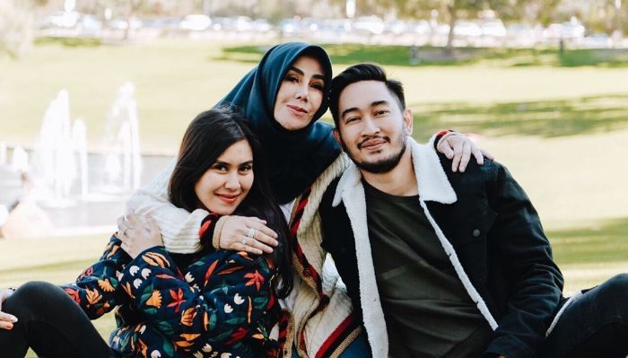 Ogah Hubungannya Dengan Sang Suami Disebut Hasil Selingkuh Syahnaz Sadiqah Bela Diri Saat Jeje Govinda Dikatakan Jadi Orang Ketiga Mama Amy Sampai Meradang Aib Putrinya Dibahas Lagi Semua Halaman Grid Hot Ogah Hubungannya Dengan Sang Suami Disebut Hasil Selingkuh Syahnaz Sadiqah Bela Diri Saat Jeje Govinda Dikatakan Jadi Orang Ketiga Mama Amy Sampai Meradang Aib Putrinya Dibahas Lagi Semua Halaman Grid Hot