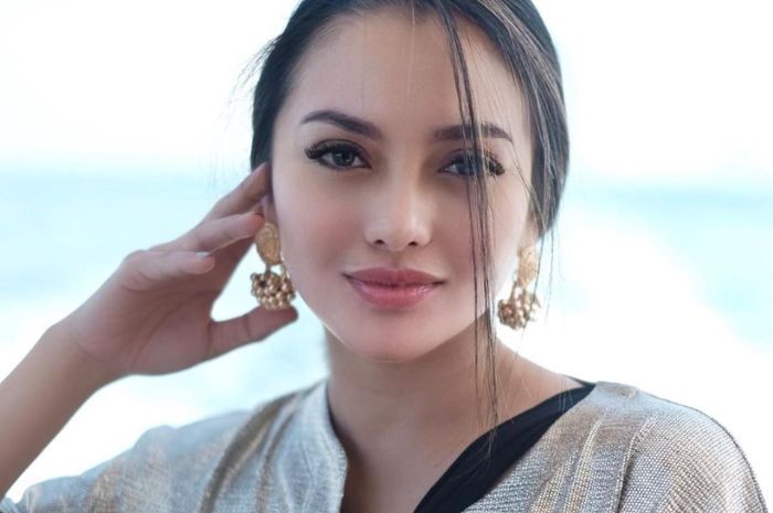 Selingkuhi Ririn Ekawati Yang Rela Dinikahi Di Usia 19 Tahun Inilah Edwin Abeng Mantan Suami Sang Artis Yang Kini Hilang Bak Ditelan Bumi Semua Halaman Grid Id