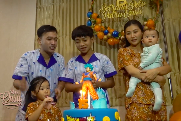 Ulang Tahun Ke 15 Betrand Peto Dapat Kejutan Hadiah Mewah Berapa Biaya Yang Harus Dikeluarkan Ruben Onsu Dan Sarwendah Semua Halaman Kids<script async src=