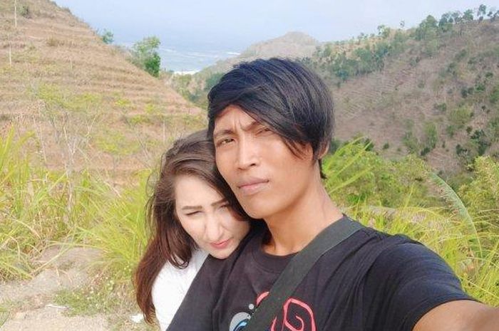 Tukang Sapu Indonesia Ini Diajak Nikah Sama Bule Cantik, Kisahnya ...
