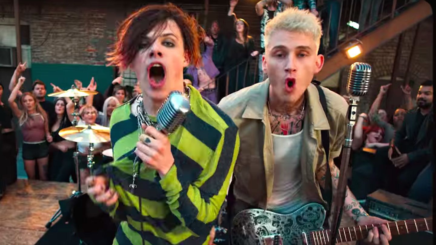 Lewat Album Baru Machine Gun Kelly Ingin Menginspirasi Generasi Muda Untuk Belajar Main Gitar Hai