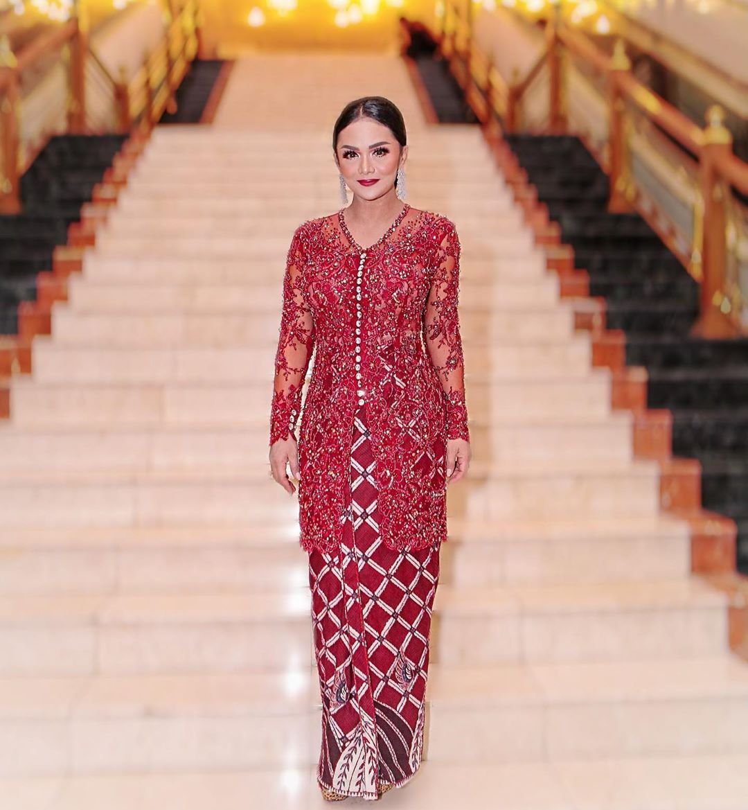 Cantik Bsr Kebaya Dan Ber Kemban Kain Jarek Di Hari ...