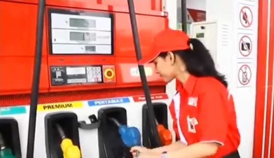 Bensin Setara Pertamax Turbo Cuma Dijual Rp 5 475 Di Malaysia Ini Harga Bbm Pertamina Setelah Harga Minyak Dunia Anjlok Motorplus