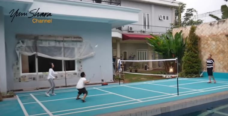 Menikah Dengan Pengusaha Tajir Asal Timor Leste Intip Potret Rumah Krisdayanti Punya Lapangan Badminton Pribadi Mewah Di Halaman Belakang Semua Halaman Wiken