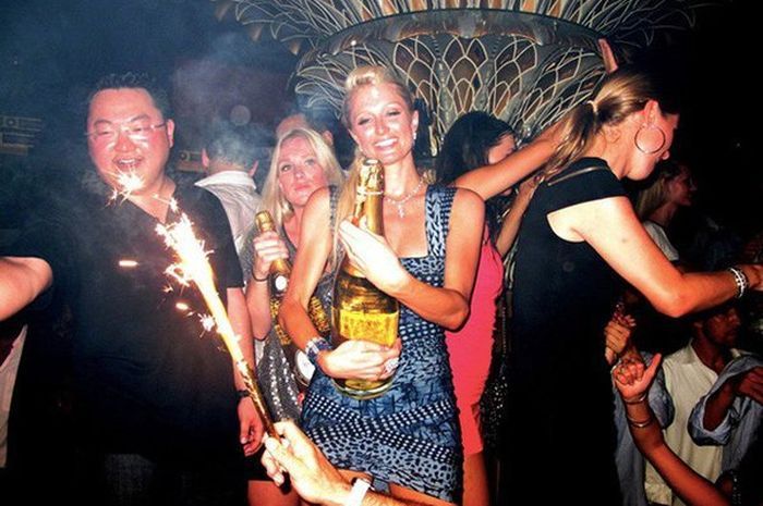 Dulu Rela Keluarkan Kocek Rp 1 5 Miliar Demi Kencan Dengan Selebriti Hollywood Milyarder Malaysia Ini Berujung Tragis Jatuh Miskin Hingga Jadi Buronan Semua Halaman Wiken Dulu Rela Keluarkan Kocek Rp 1 5 Miliar Demi Kencan Dengan Selebriti Hollywood Milyarder Malaysia Ini Berujung Tragis Jatuh Miskin Hingga Jadi Buronan Semua Halaman Wiken