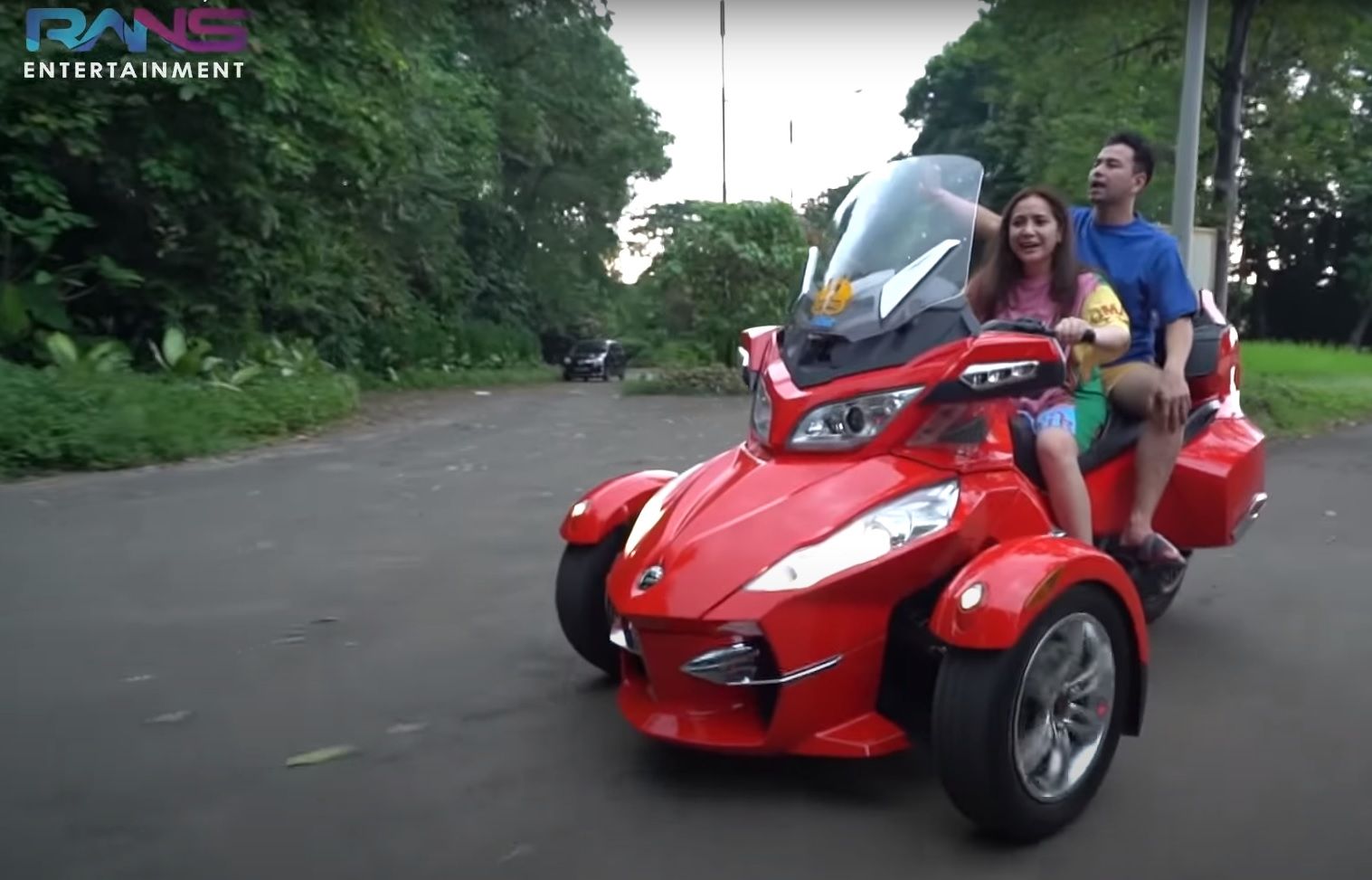 Petama Kali Kendarai Motor Nagita Slavina Langsung Minta Dibelikan Moge Rp 340 Juta Raffi Ahmad Sepeda Aja Gak Bisa Mau Naik Motor Semua Halaman Wiken<script async src=