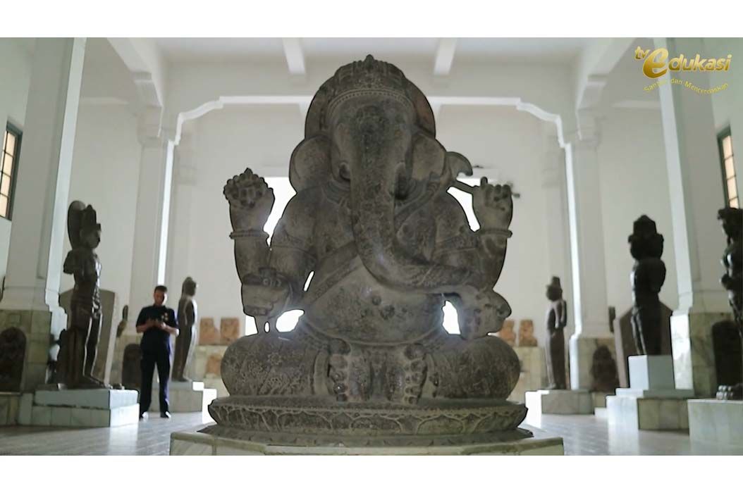 Dilihat dari fungsi arca termasuk patung jenis apakah arca buddha