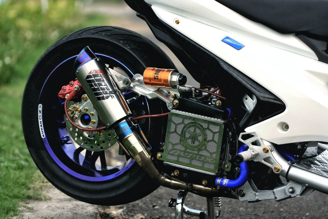 Modifikasi Yamaha Aerox Tampang Kalem Tapi Sporty