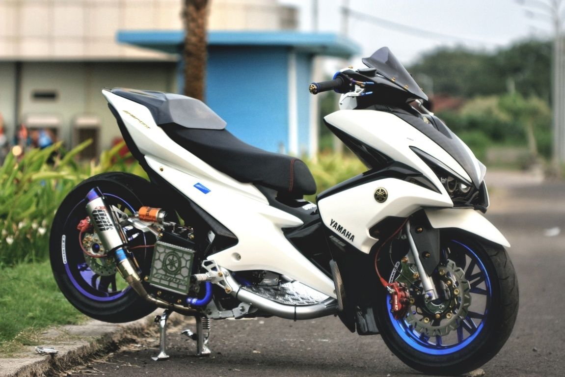 Modifikasi Yamaha Aerox Tampang Kalem Tapi Sporty