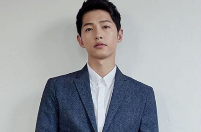 Penampilan Terbaru Song Joong Ki Usai Dirumorkan Pacaran dengan