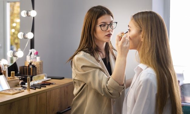 Tips Cantik Bermakeup Pakai Jasa Mua Yang Aman Menurut Makeup Artist Ternama Di Era New Normal Semua Halaman Stylo Tips Cantik Bermakeup Pakai Jasa Mua Yang Aman Menurut Makeup Artist Ternama Di Era New Normal Semua Halaman Stylo