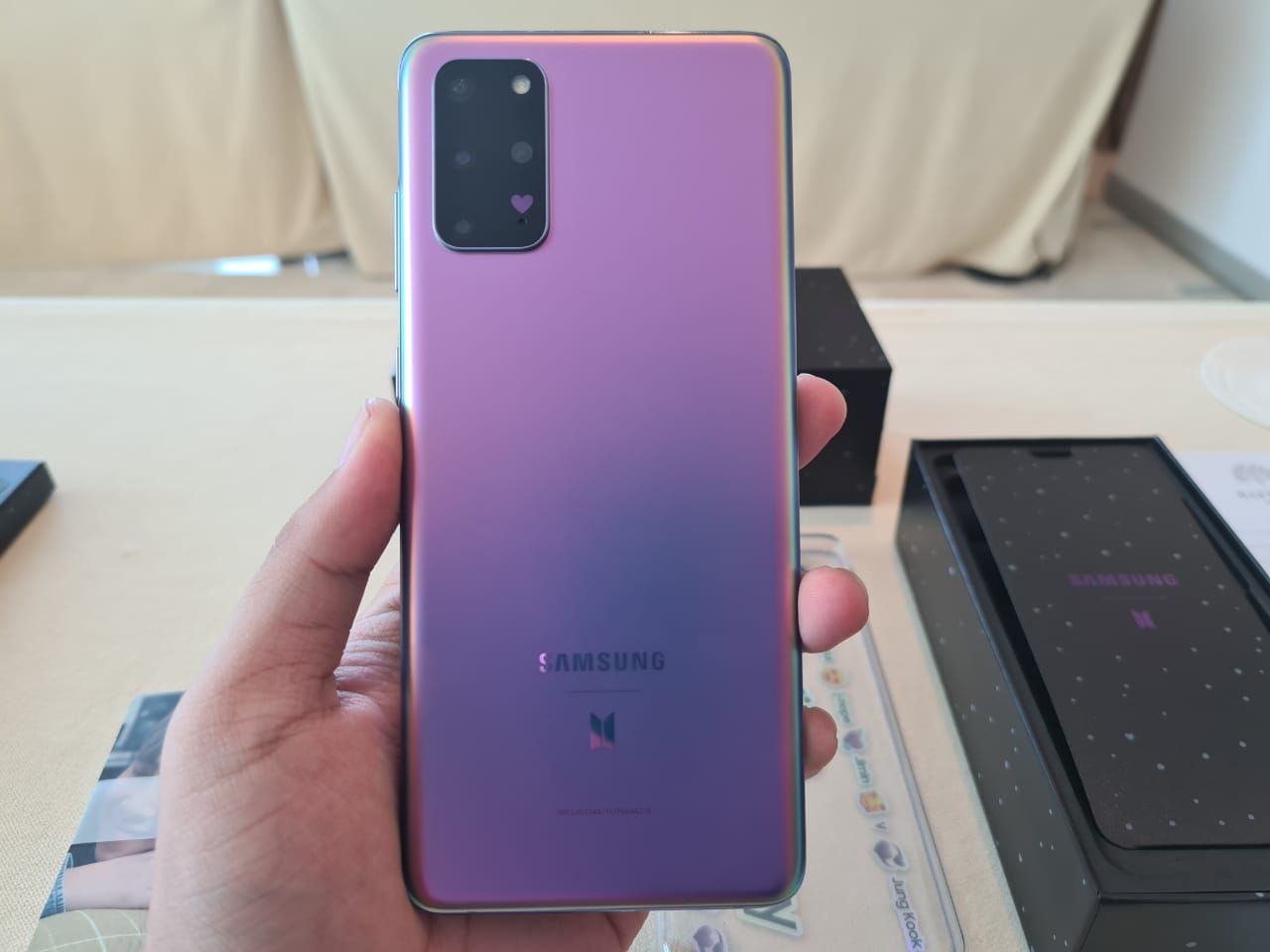 Samsung Galaxy S Plus Bts Edition Hadir Khusus Untuk Para Army Semua Halaman Hai