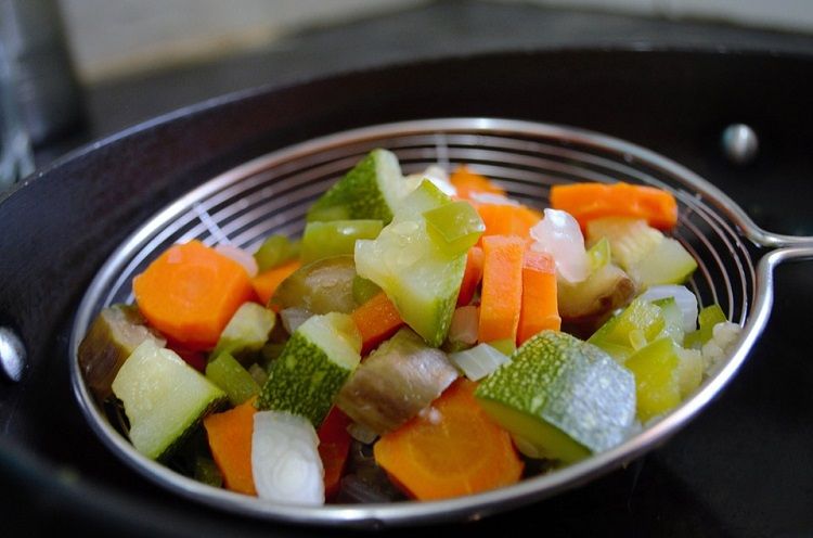 Memasak Sayur Dengan Cara Direbus Lebih Sehat Waspada Ubah Cara Mengolahnya Berdasar Warna Sayuran Agar Tidak Berdampak Fatal Pada Tubuh Semua Halaman Nakita Memasak Sayur Dengan Cara Direbus Lebih Sehat Waspada Ubah Cara Mengolahnya Berdasar Warna Sayuran Agar Tidak Berdampak Fatal Pada Tubuh Semua Halaman Nakita