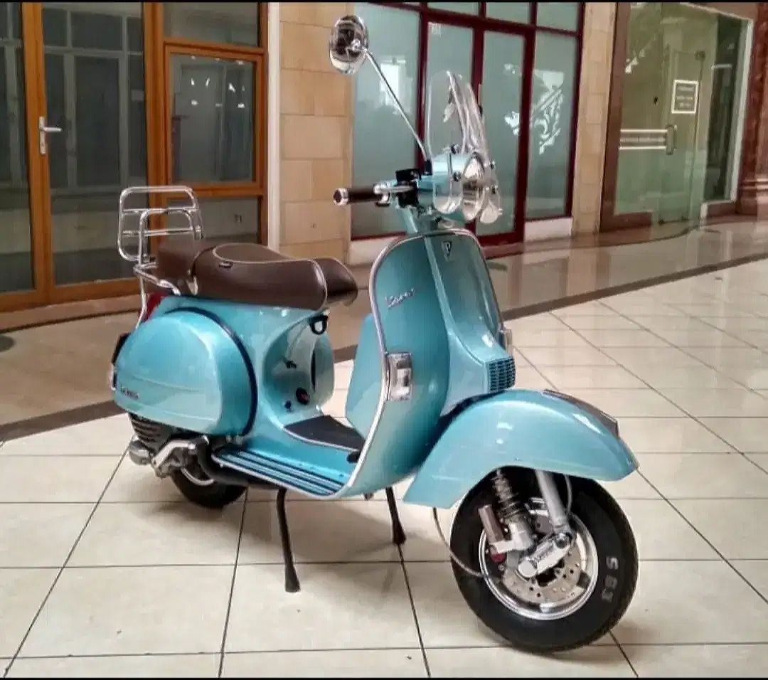 Vespa 946 Emporio Armani dan RED, Edisi Spesial, Harga Fenomenal