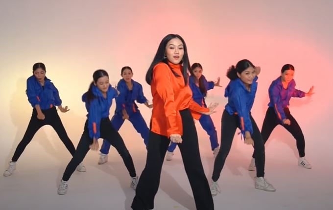 Lagu terbaru Yura Yunita yang berjudul Hoolala