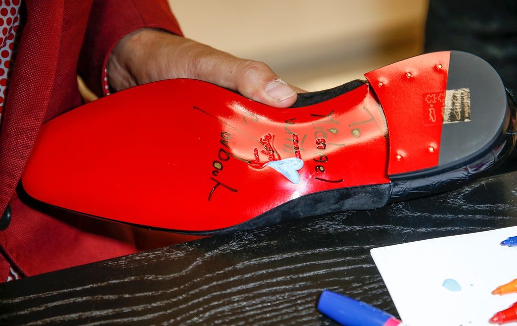 sepatu louboutin