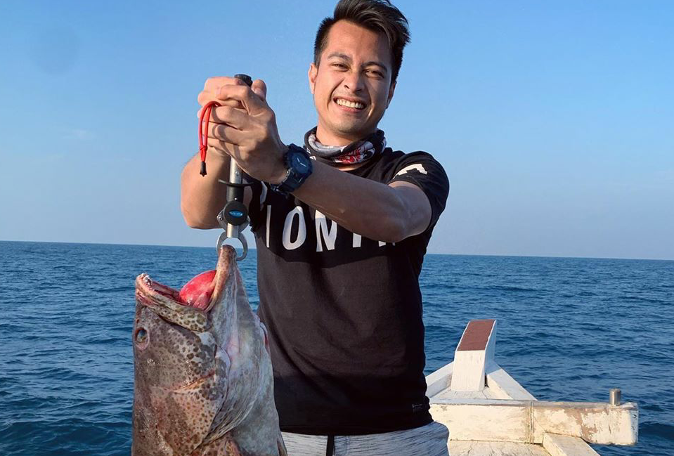 2 Tahun Geluti Hobi Memancing Eza Gionino Berhasil Pancing Ikan Giant Travelly Seberat 32 Kg Grid Id