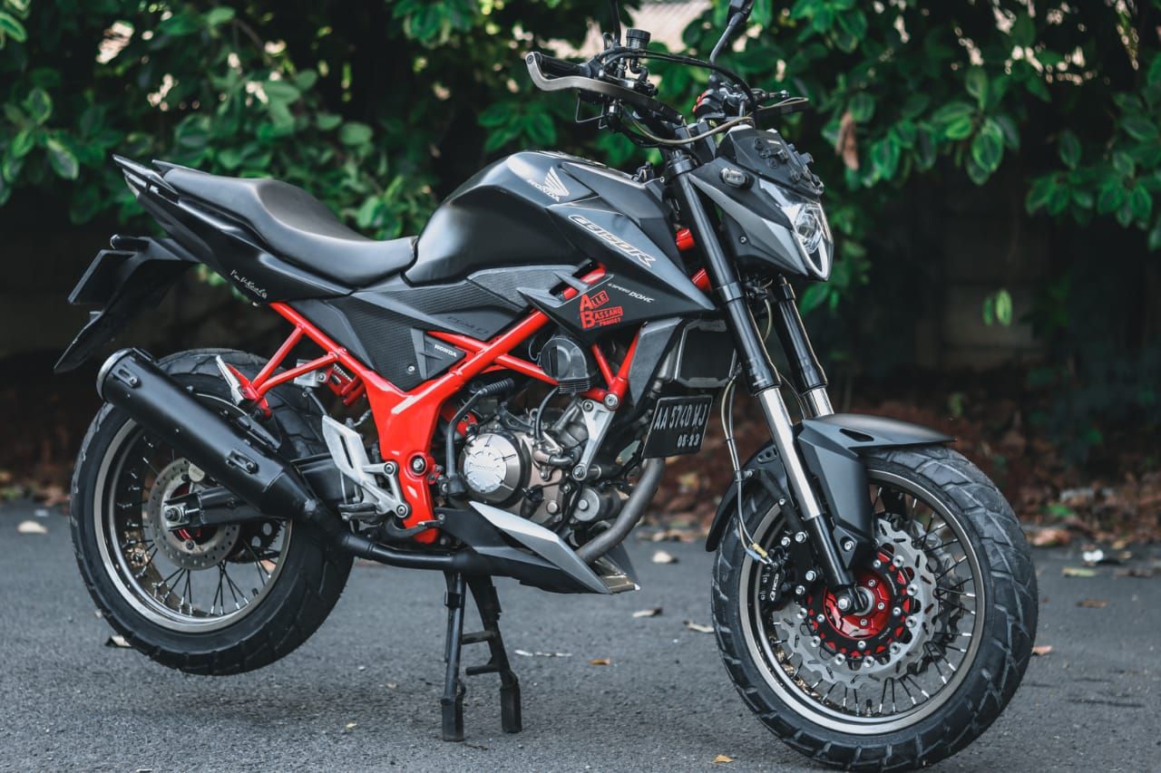 Modifikasi Motor Honda CB150R Berkaki Padat Siapin Modal Segini Bro Motorplus