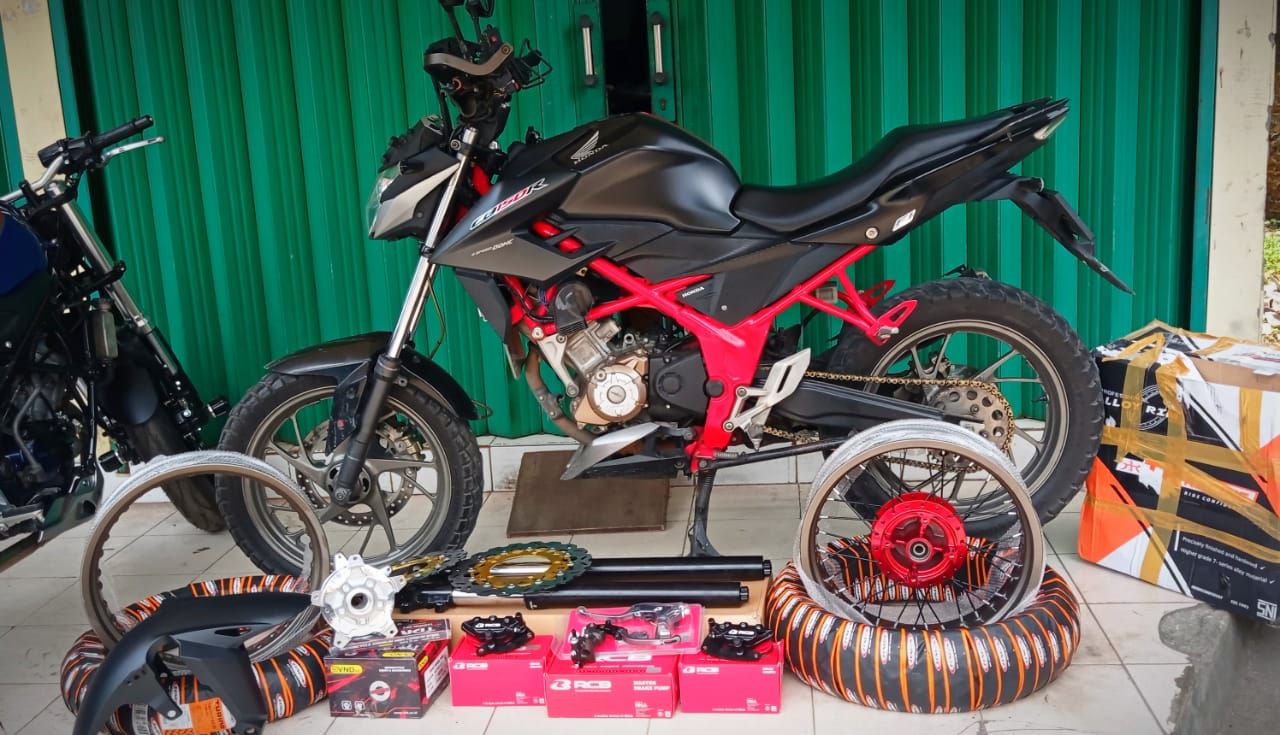 Modifikasi Motor Honda CB150R Berkaki Padat Siapin Modal Segini Bro Motorplus