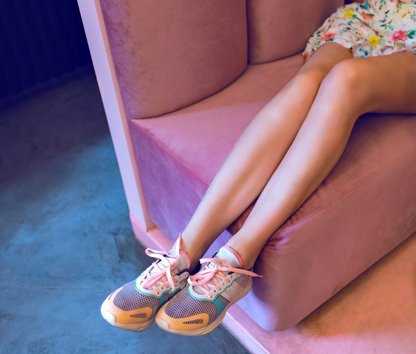 Tren Sepatu 2021 Model Sepatu Sneakers Klasik Hingga Modern Yang Akan Diburu Milenial Semua Halaman Stylo