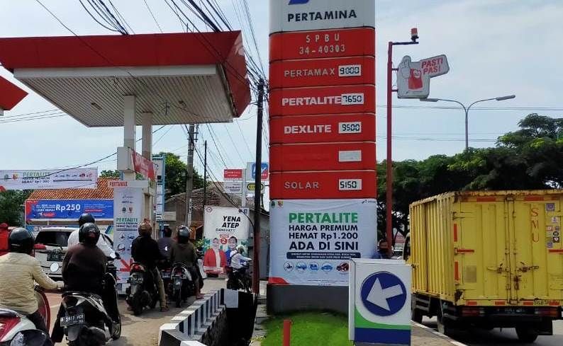 Kaget Harga Bensin Naik 5 Persen Pertalite Jadi Rp 8 000 Dan Pertamax Rp 9 400 Ternyata Ini Alasannya Semua Halaman Motorplus