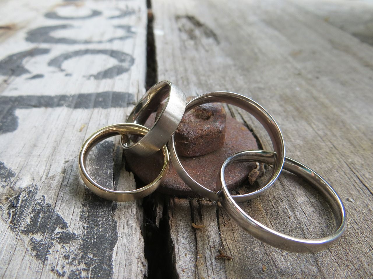 Tafsir Mimpi Diberi Cincin Perak Benarkah Ini Malah Pertanda Baik Semua Halaman Suar