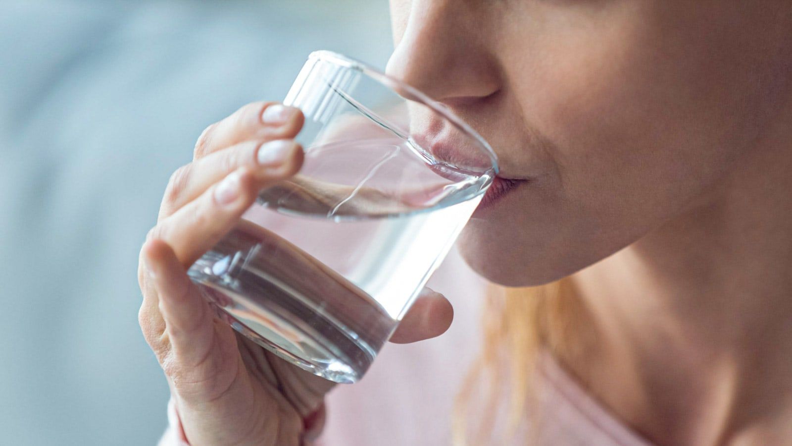 Masa Sih Terlalu Banyak Minum Air Putih Bisa Membahayakan Kesehatan? -  Semua Halaman - CewekBanget