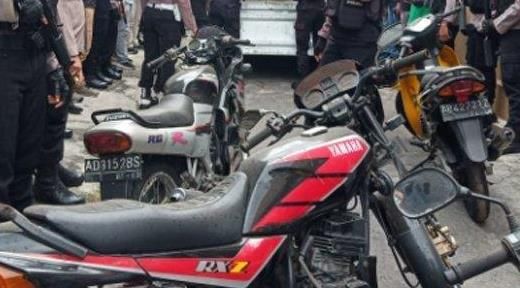 Geger Ditemukan Puluhan Motor Incaran Kolektor Mulai Yamaha Rx Z F1z R Sampai Suzuki Rgr Motorplus