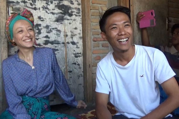 Kalau Jodoh Emang Gak Kemana Dibuat Klepek Klepek Pria Lombok Yang Piawai Memanjat Pohon Kelapa Wanita Perancis Ini Komunikasi Pakai Google Translate Kalau Kita Sama Sama Nggak Paham Semua Halaman Grid Hot