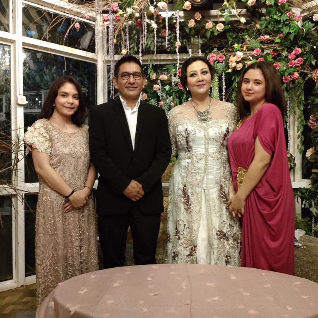 Sang Ibu Sempat Bikin Heboh Hamil di Usia 43 Tahun, Aliando Syarief Pilih  Mangkir dari Pernikahan Megah Ibunya yang Ketiga Kali - Semua Halaman - Hype