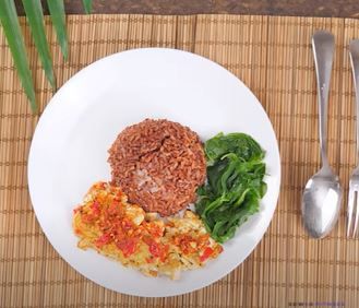 Nasi merah tempe bakar geprek untuk menu diet seminggu.