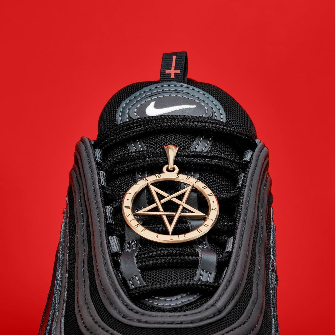 Pakai Darah Manusia, Nike Gugat Produk 'Satan Shoes' Lil Nas X - Semua  Halaman - Cerdas Belanja