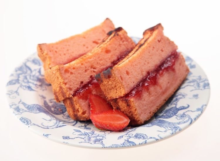Resep Bolu Bakar Strawberry Enak Camilan Lembut Untuk Temani Momen Lebaran Bersama Keluarga Di Rumah Semua Halaman Sajian Sedap