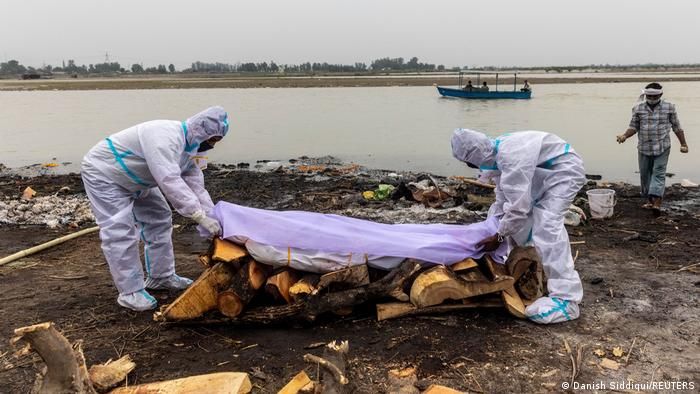 Tsunami Covid 19 India Buat Pusat Kremasi Jasad Penuh Sesak Warga Pilih Buang Mayat Penderita Virus Corona Di Sungai Sungai Gara Gara Pemakaman Makin Mahal Semua Halaman Grid Hot