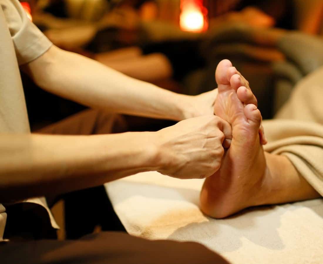 7 Orang yang Tidak Boleh Pijat Refleksi, dan Efek Sampingnya - Semua  Halaman - Grid Health