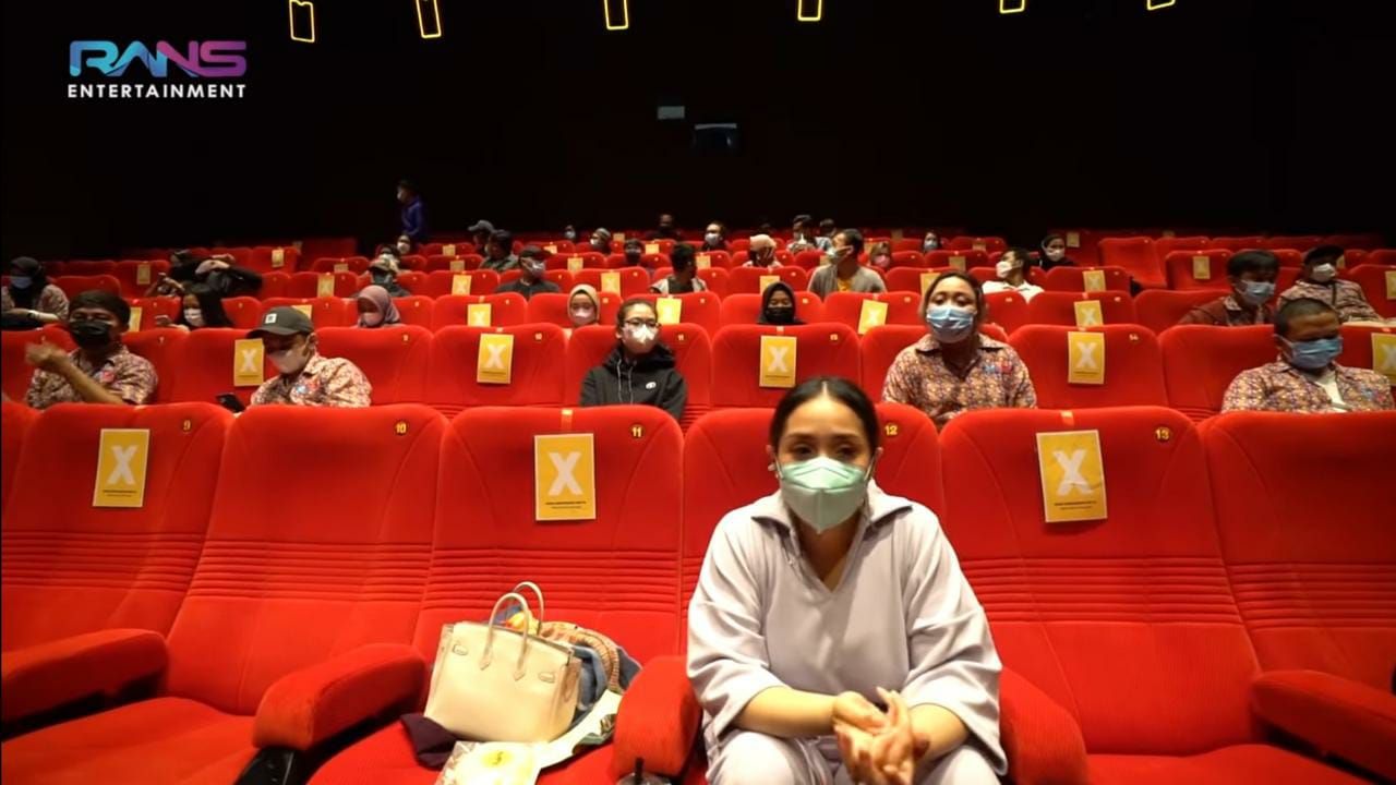 Nonton bioskop. Nonton bioskop