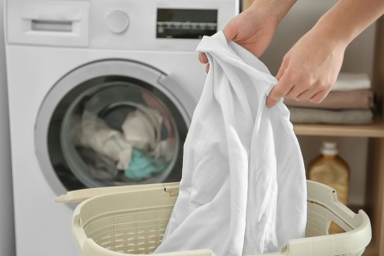 Apa yang terjadi jika kita mencuci baju menggunakan air yang tercampur minyak
