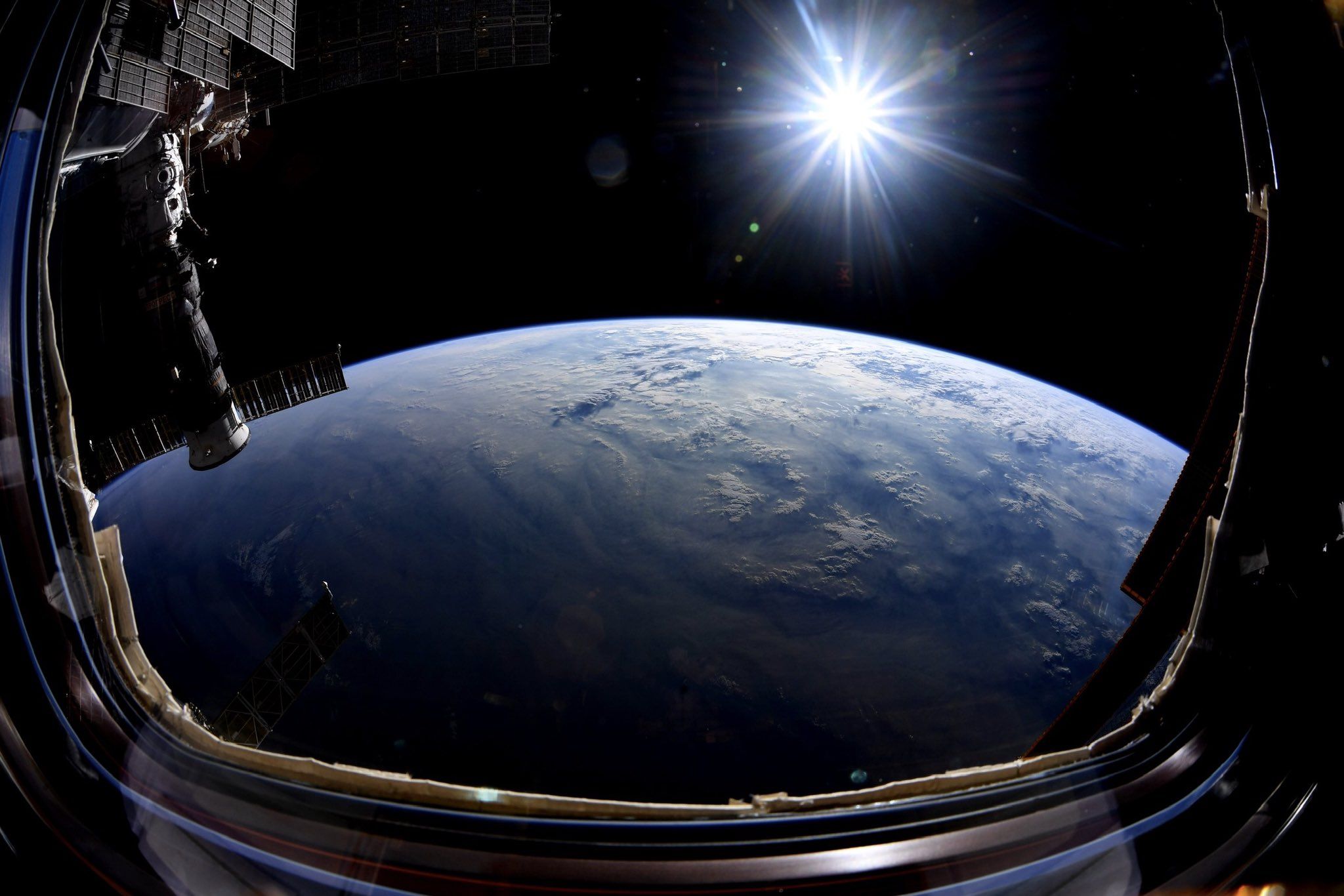 Самая дальняя планета в космосе. Снимки земли из космоса. Планета из космоса. Вид земли с орбиты. О земле и космосе.
