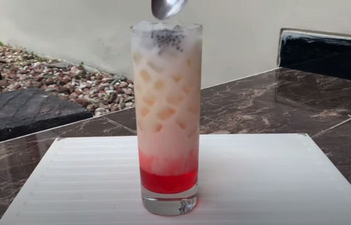 Gampang dan Anti Ribet, Coba Resep Es Yakult Susu yang Menyegarkan! - Semua Halaman - CewekBanget