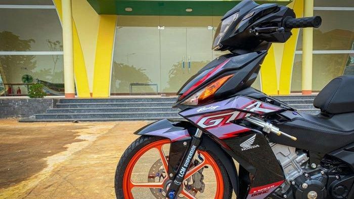 Arti Mimpi Naik Motor Boncengan Ternyata Dikaitkan Dengan Hal Positif Dalam Kehidupan Berikut Penjelasan Lebih Lengkap Menurut Primbon Jawa