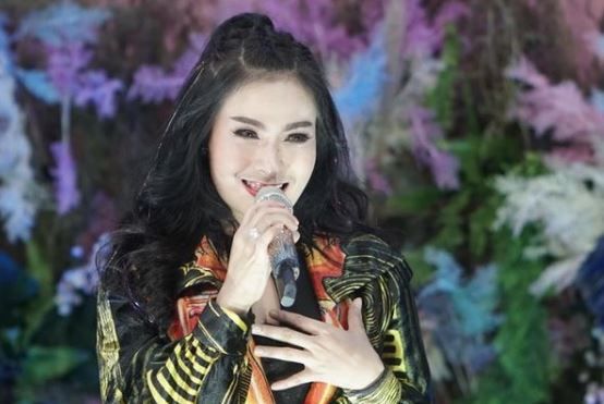 Wajah Iis Dahlia yang Tanpa Make Up Banjir Komentar, Mantan Istri Aming