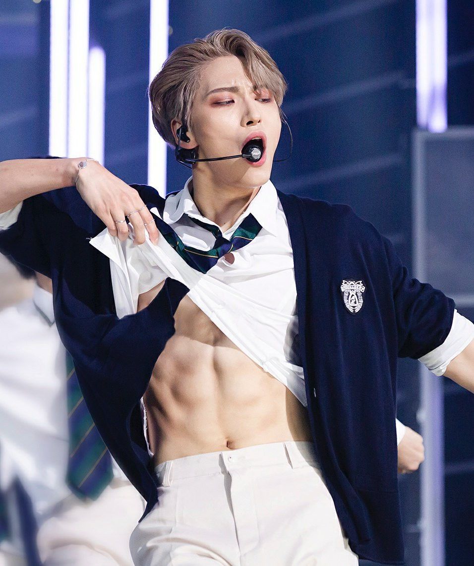 17 Idol K-Pop Pria dengan Roti Sobek Terbaik Versi Penggamar, Siapa yang  Pertama? - Semua Halaman - Sonora.id