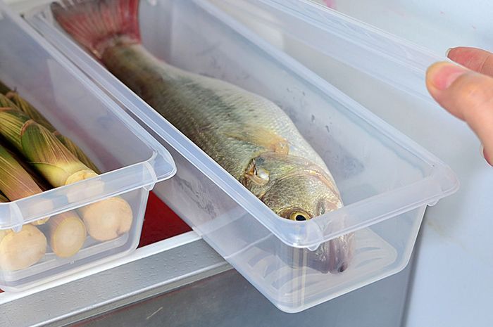 Gambar Emak Sedang Mmbeli Ikan