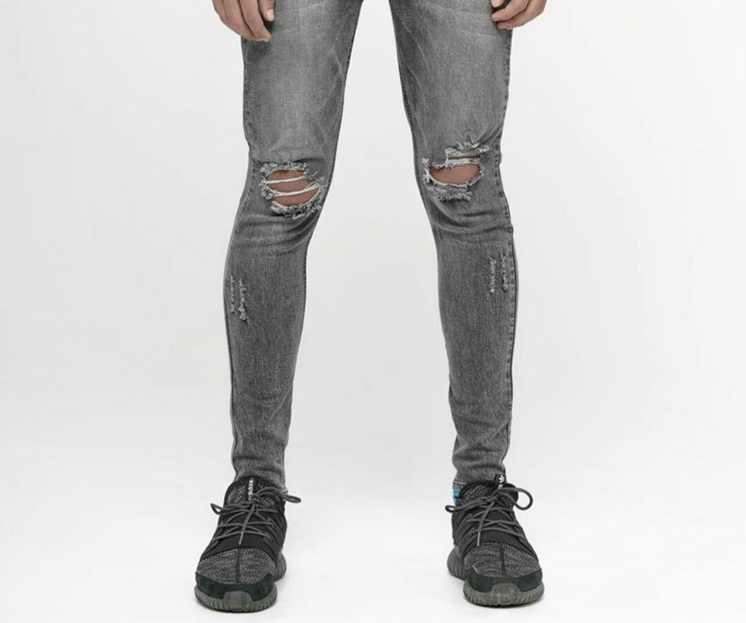 jeans ripped