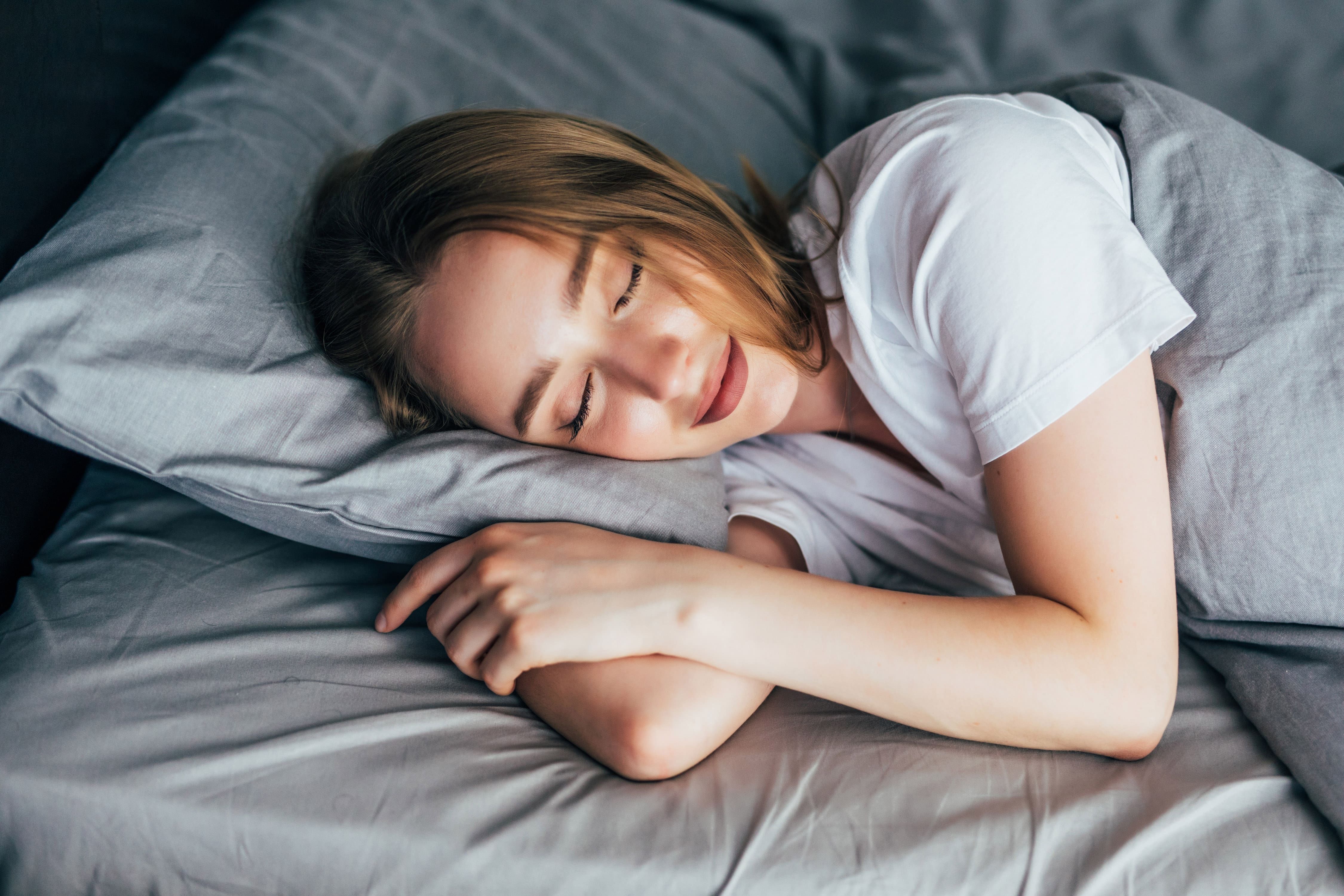 5 Manfaat Melepas Bra Saat Tidur