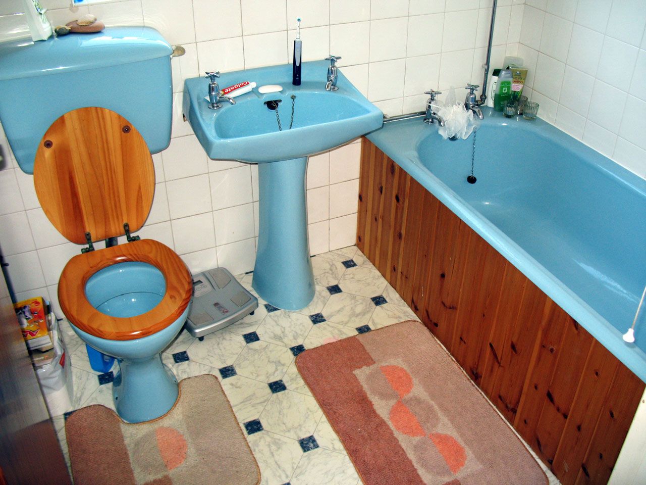 8 Benda yang Sebaiknya Nggak Ditaruh di Kamar Mandi, Salah Satunya Sikat  Gigi! - Semua Halaman - Hai